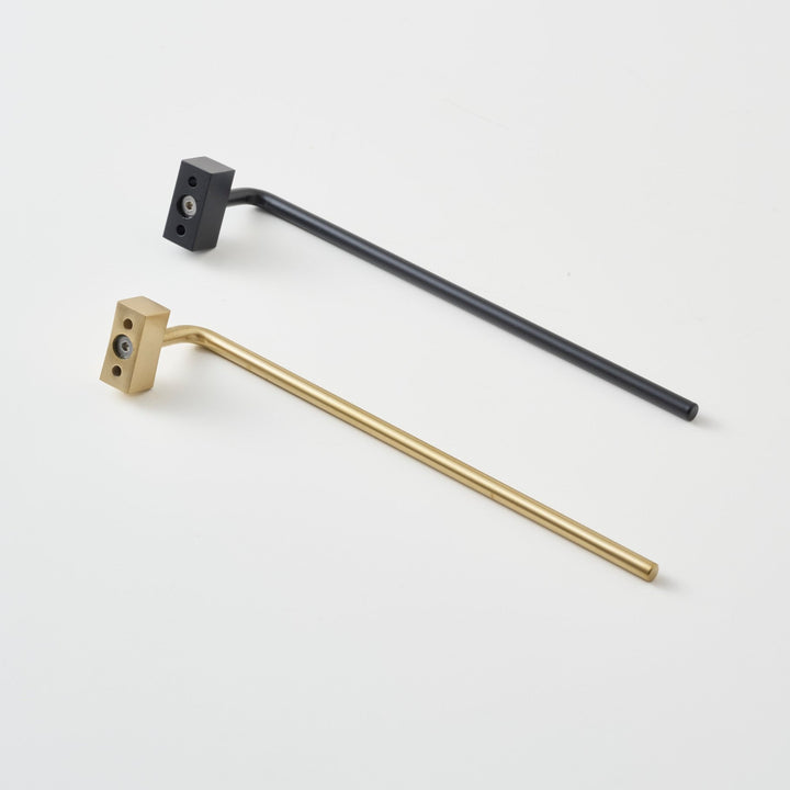 バックフォルム。付属のビス2本で取り付けていただく仕様です。