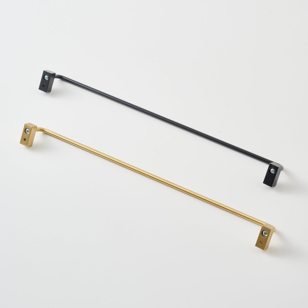 バックフォルム。付属のビス2本で取り付けていただく仕様です。