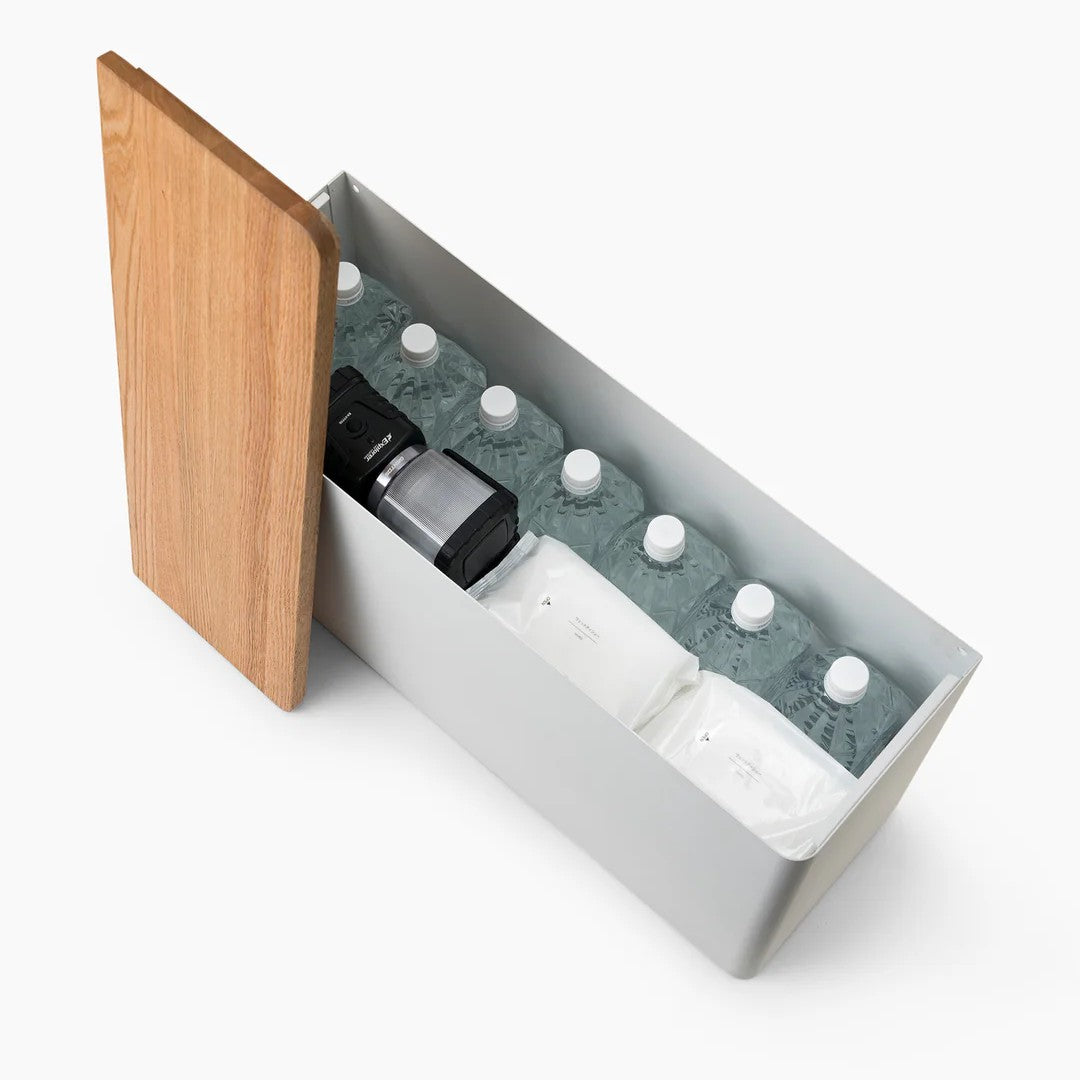 いざという時、扉を開けるだけで必要なものがすべて手に取れる安心感があります。