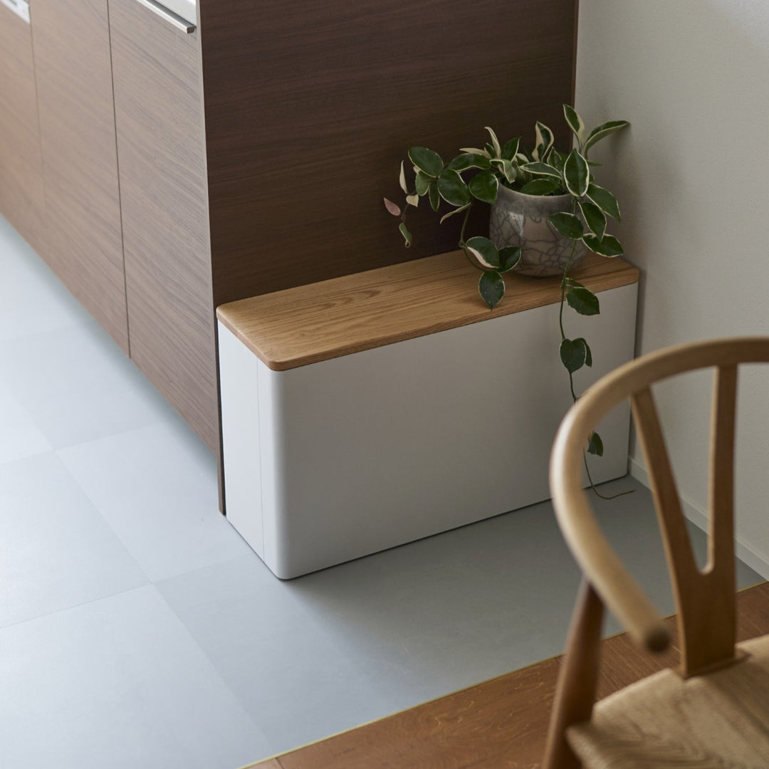 「壁に寄り添う家具」という名のとおり、すっきりミニマムに収まります。